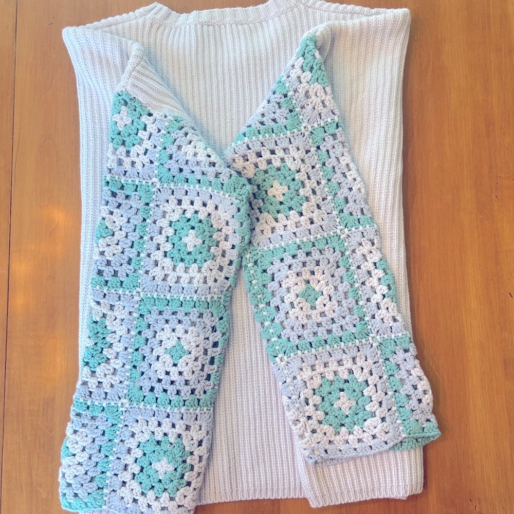 Gilli Light Blue Sweater w/Crochet Sleeves Women’s Medium - Picture 6 of 7